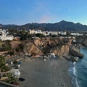 apt-nuevo-apartamento-con-parking-y-a-300-metros-playa.hotelsinnerja.org/
